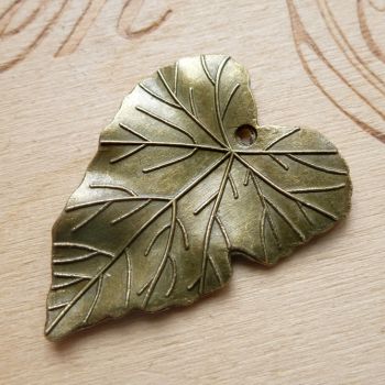 LEAF PENDANT